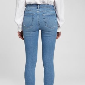 ☃️Gap True Skinny Mid Rise Jeans in Light Indigo